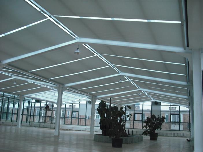 電動卷軸式天棚簾